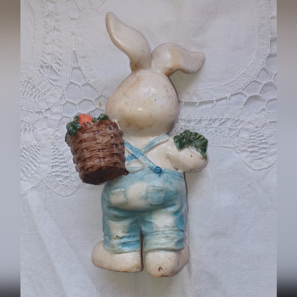 Vintage Rabbit/Bunny Figurine circa 1991? - Picture 2 of 2